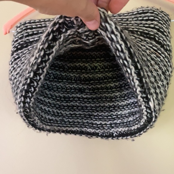 Knitted tube scarf - Picture 4 of 5